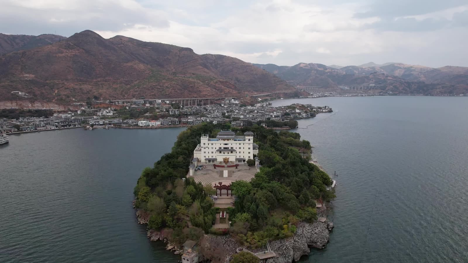 Local Bai cuisine & xizhou baba