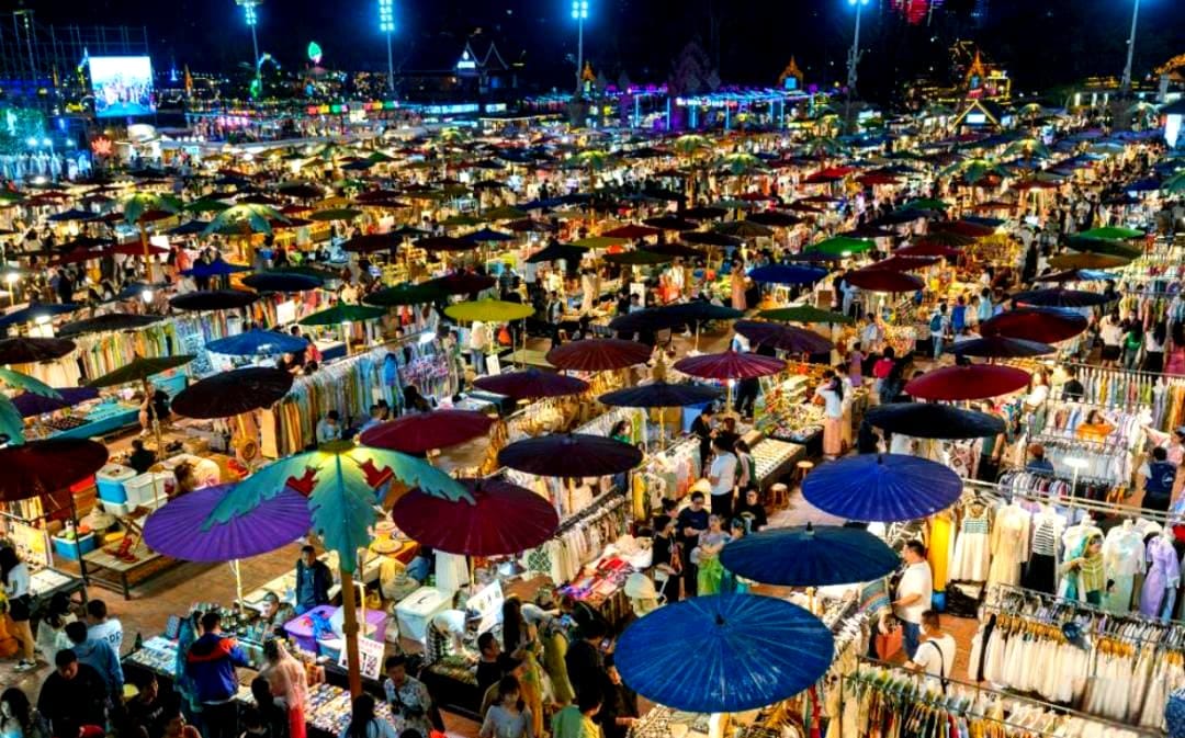 Water Splashing Festival (April)